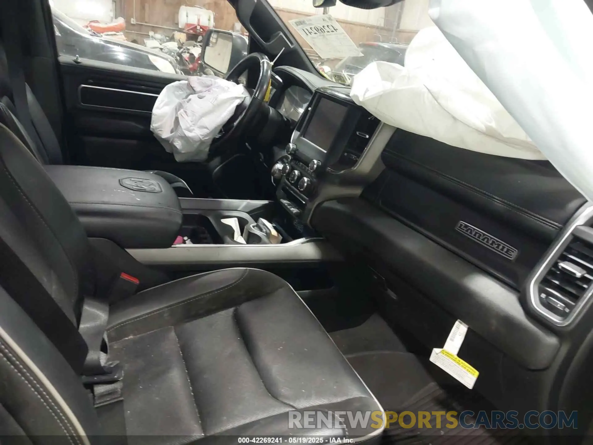 5 Photograph of a damaged car 1C6SRFJTXNN222654 RAM 1500 2022