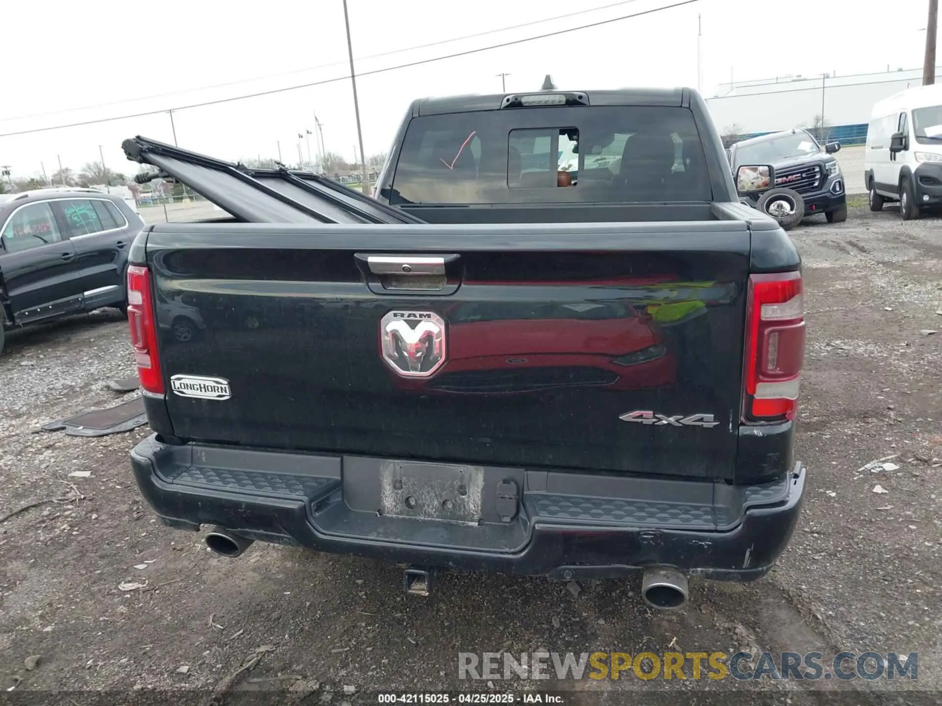16 Photograph of a damaged car 1C6SRFKT9NN166088 RAM 1500 2022