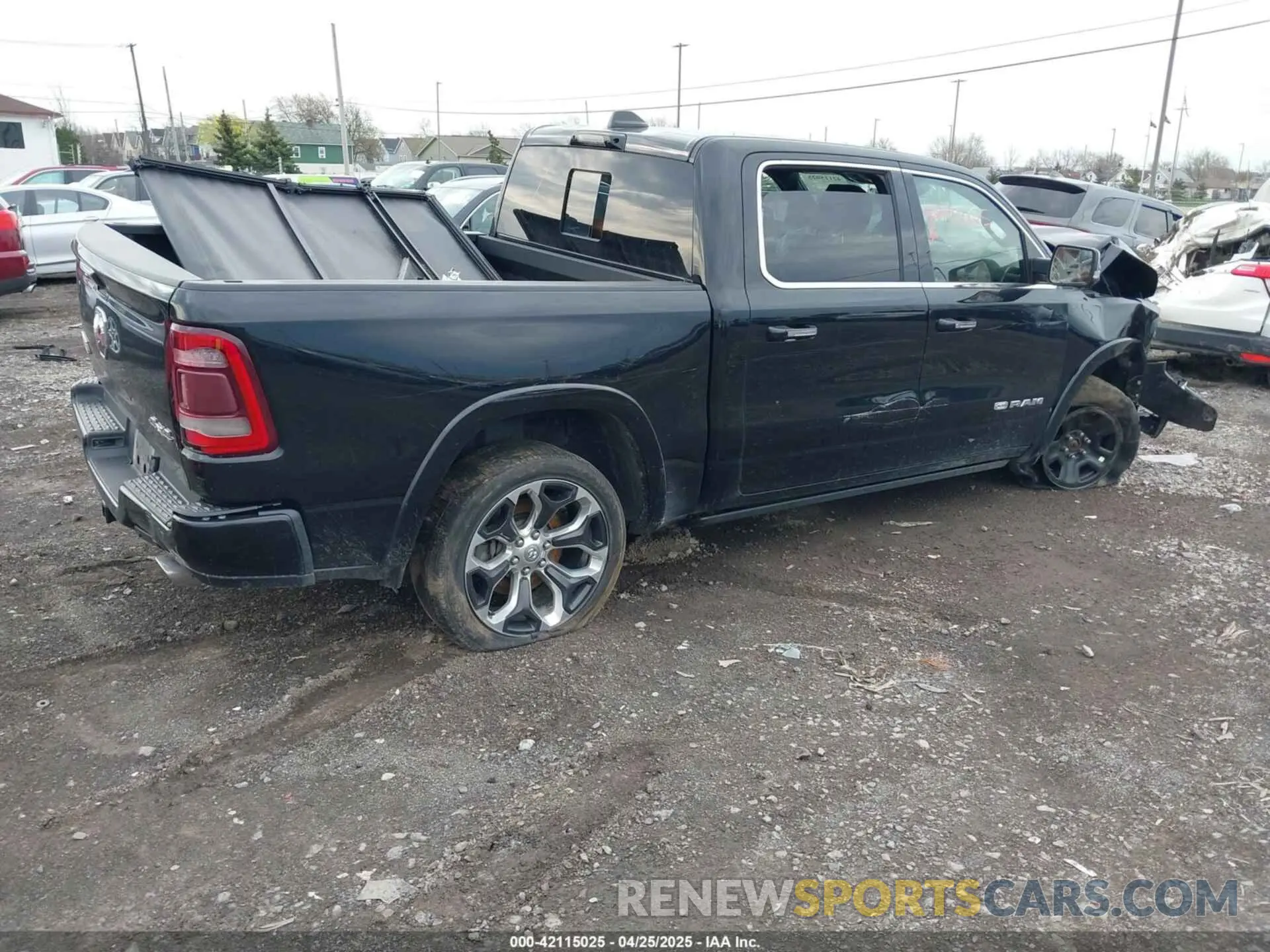 4 Photograph of a damaged car 1C6SRFKT9NN166088 RAM 1500 2022