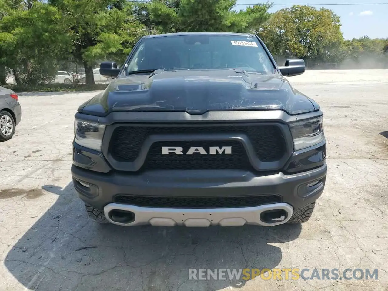 5 Photograph of a damaged car 1C6SRFLM7NN362506 RAM 1500 2022