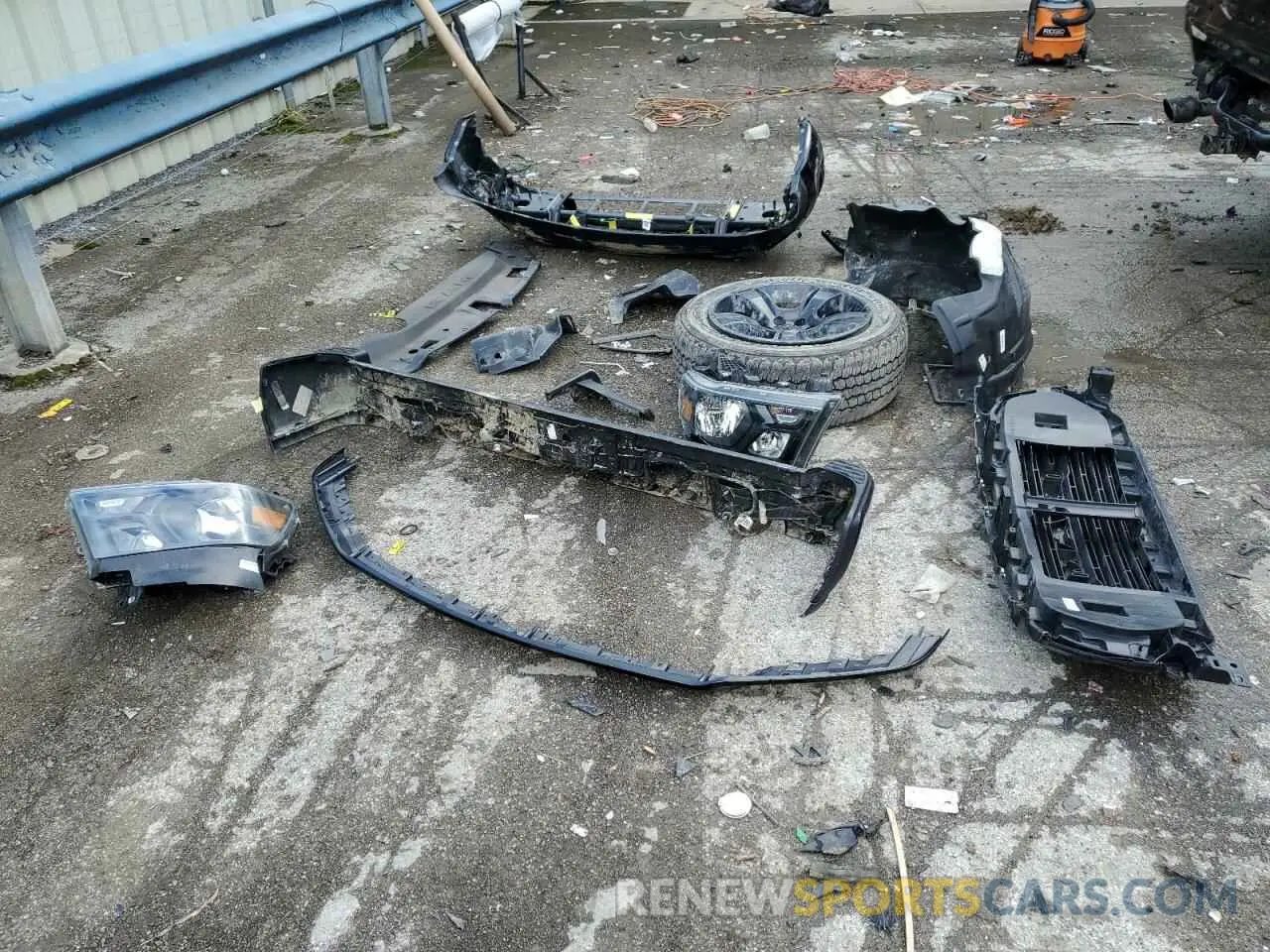 12 Photograph of a damaged car 1C6SRFMT0NN294989 RAM 1500 2022