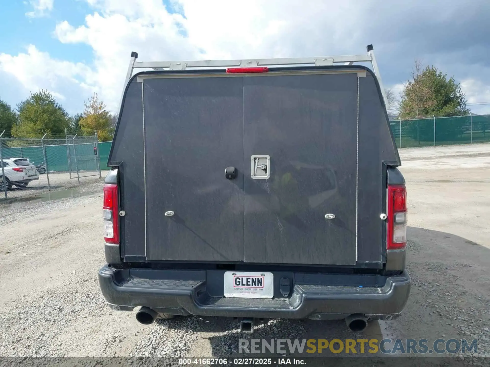 16 Photograph of a damaged car 1C6SRFMT8NN267989 RAM 1500 2022