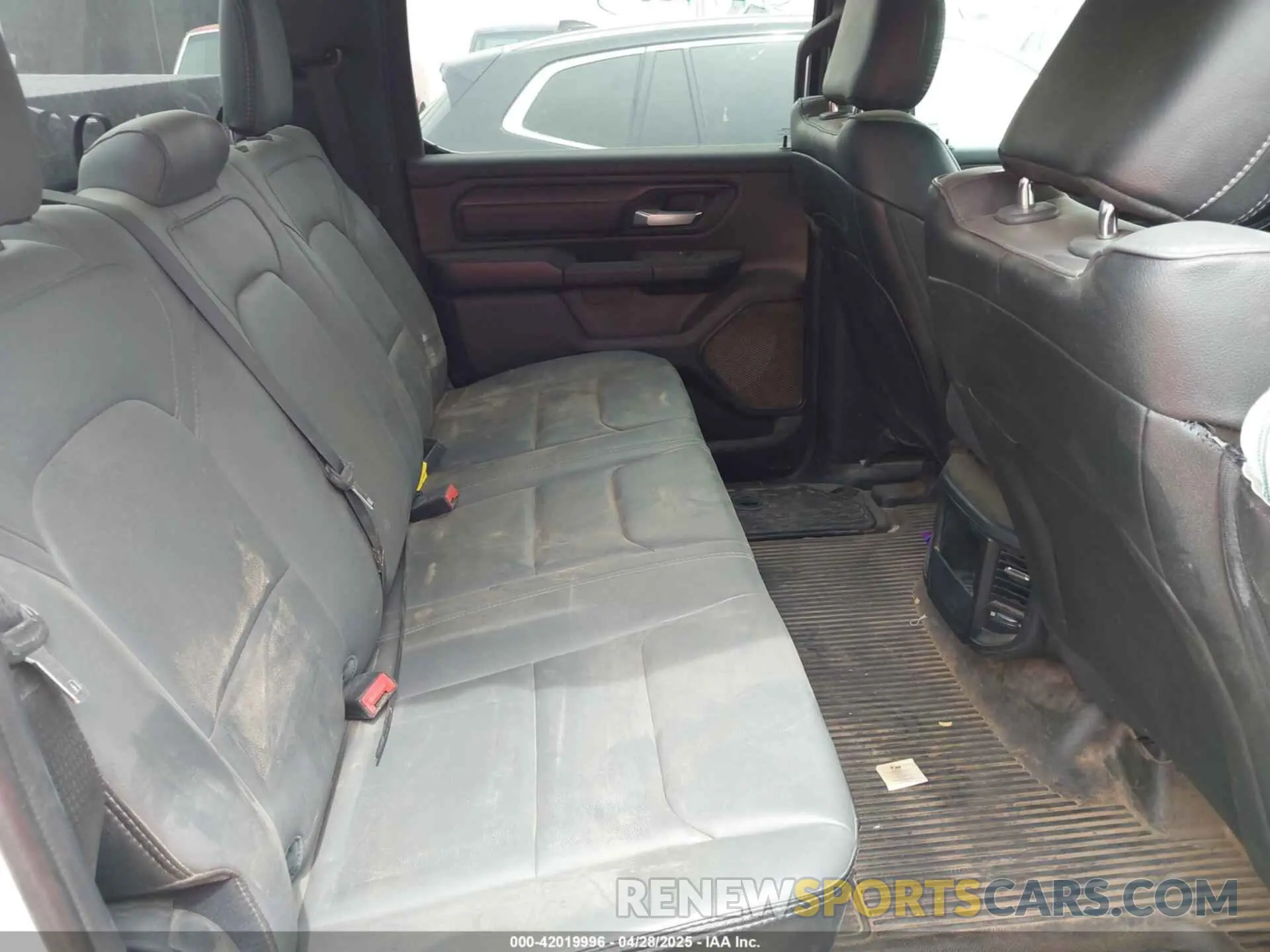 8 Photograph of a damaged car 1C6SRFNT0NN416927 RAM 1500 2022