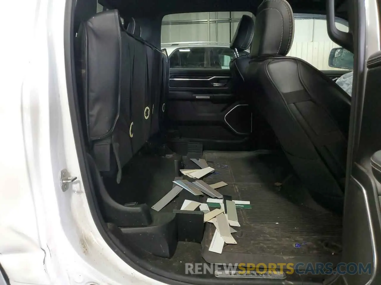 10 Photograph of a damaged car 1C6SRFRT9NN387423 RAM 1500 2022