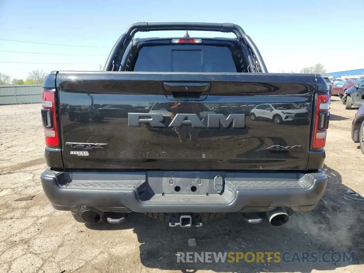 6 Photograph of a damaged car 1C6SRFU91NN112513 RAM 1500 2022