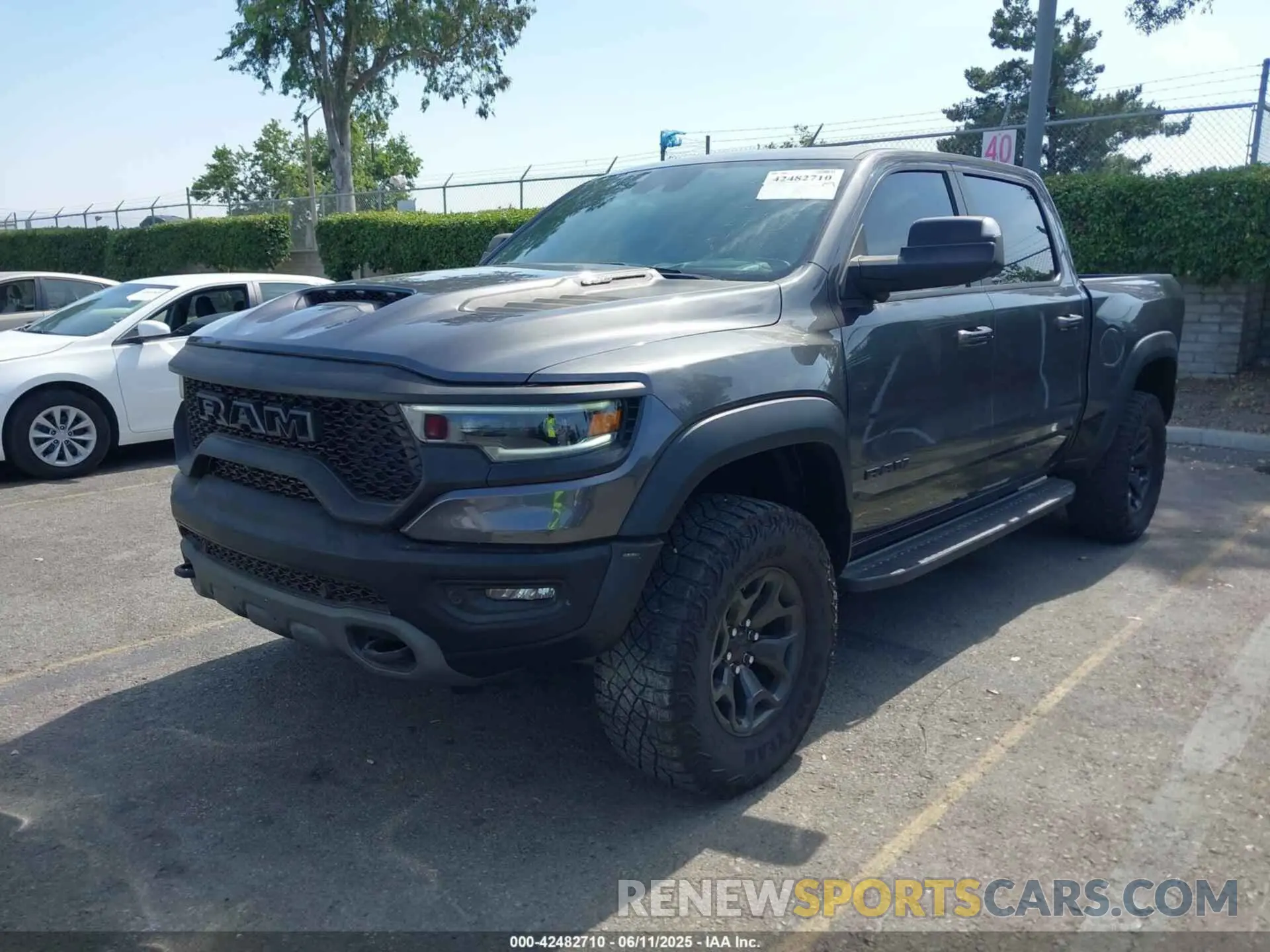 6 Photograph of a damaged car 1C6SRFU91NN392885 RAM 1500 2022