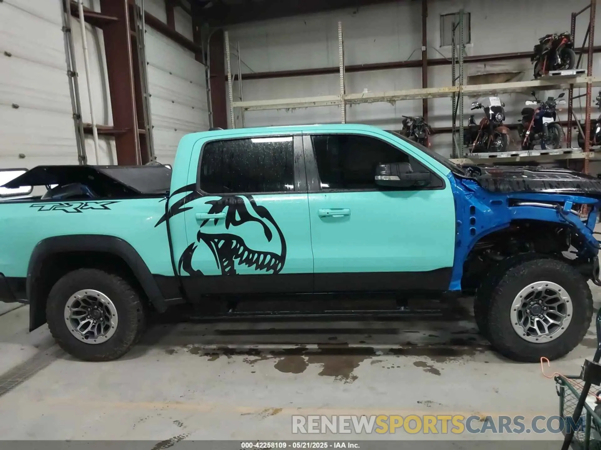 14 Photograph of a damaged car 1C6SRFU93NN368958 RAM 1500 2022