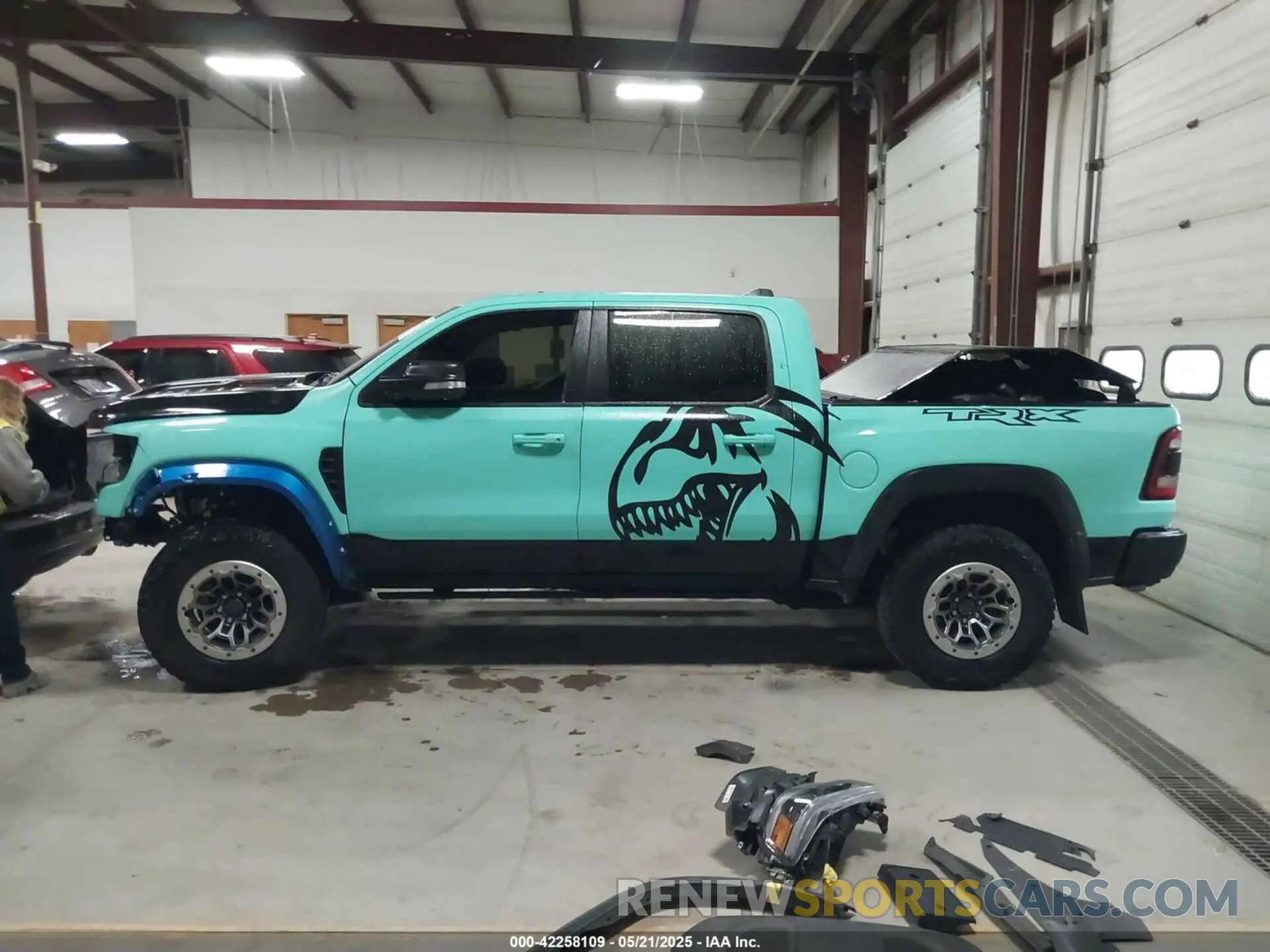 15 Photograph of a damaged car 1C6SRFU93NN368958 RAM 1500 2022