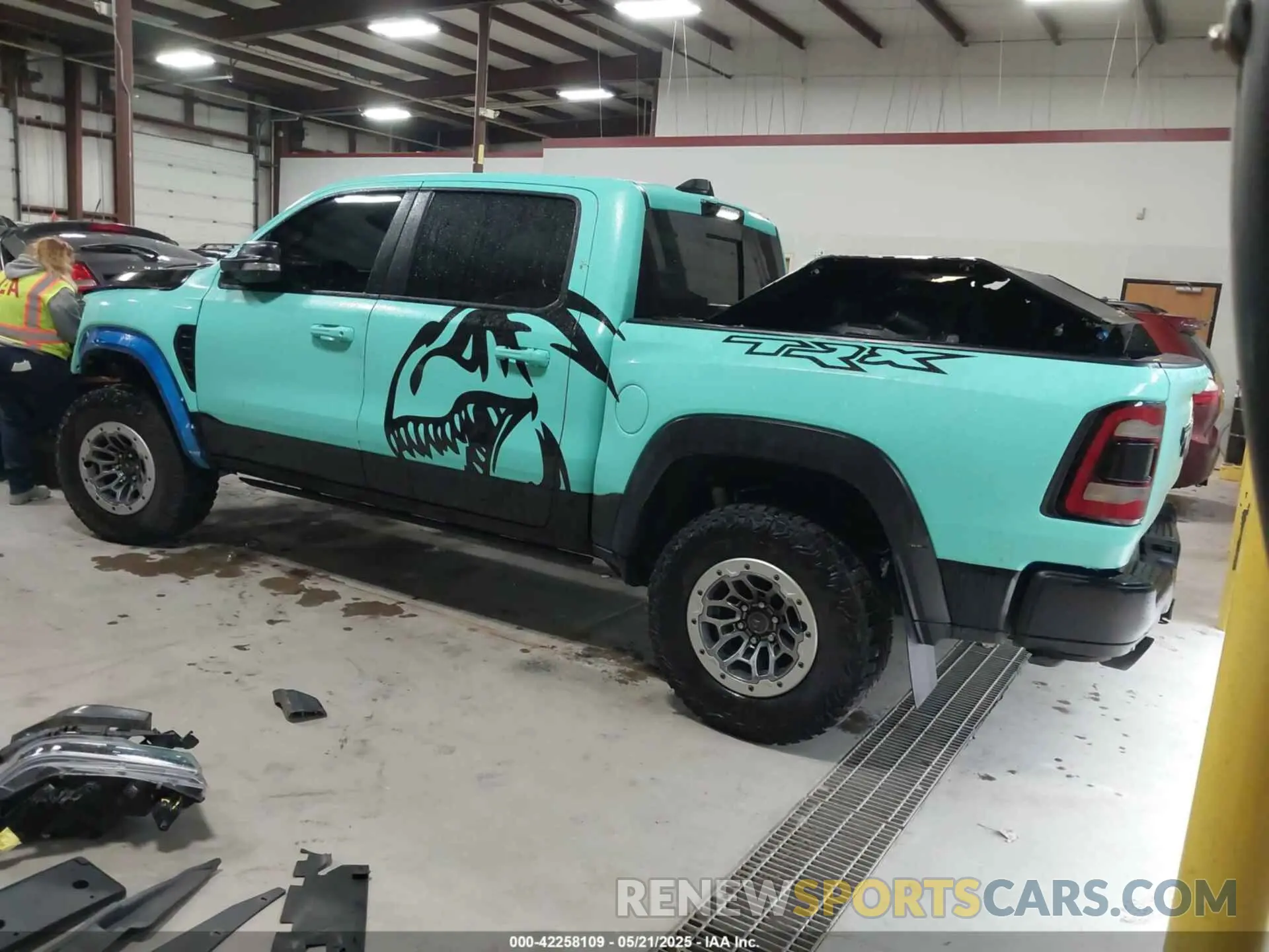 3 Photograph of a damaged car 1C6SRFU93NN368958 RAM 1500 2022