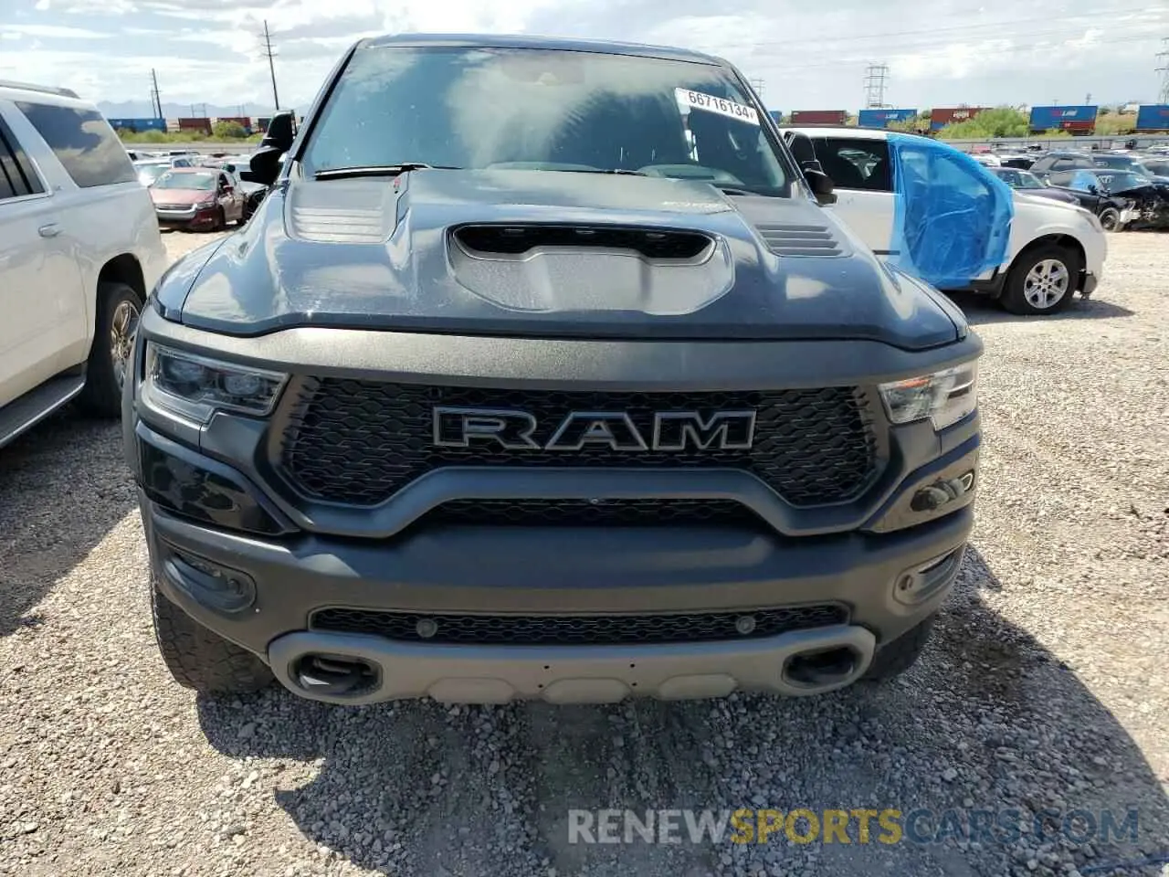 5 Photograph of a damaged car 1C6SRFU95NN318630 RAM 1500 2022