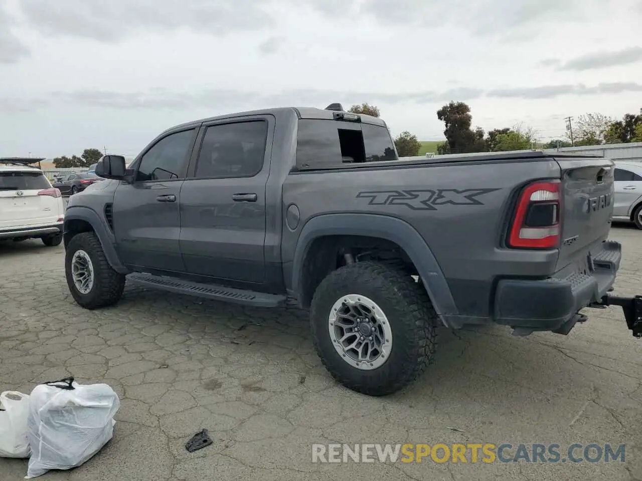 2 Photograph of a damaged car 1C6SRFU96NN317874 RAM 1500 2022