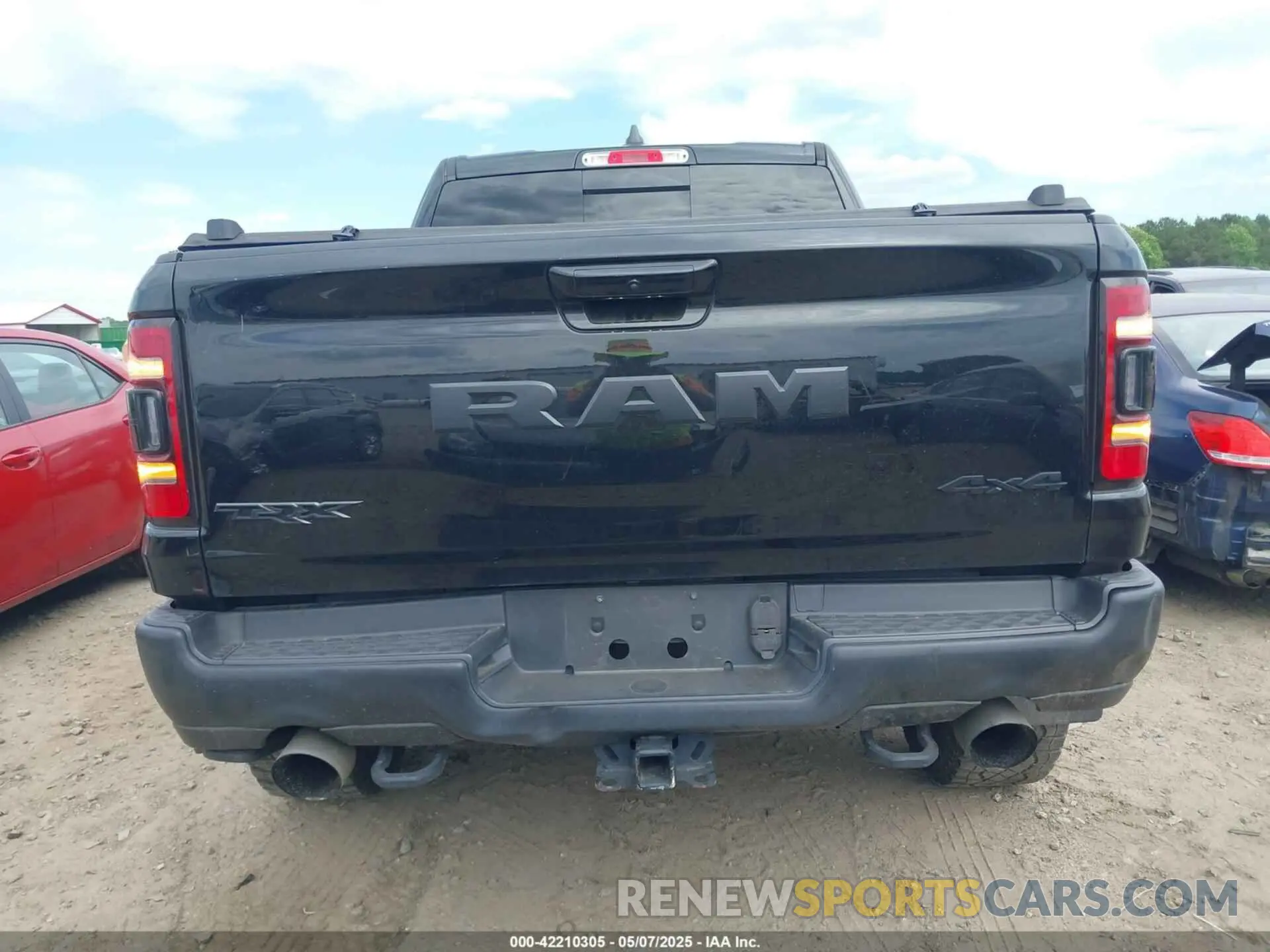15 Photograph of a damaged car 1C6SRFU97NN112337 RAM 1500 2022