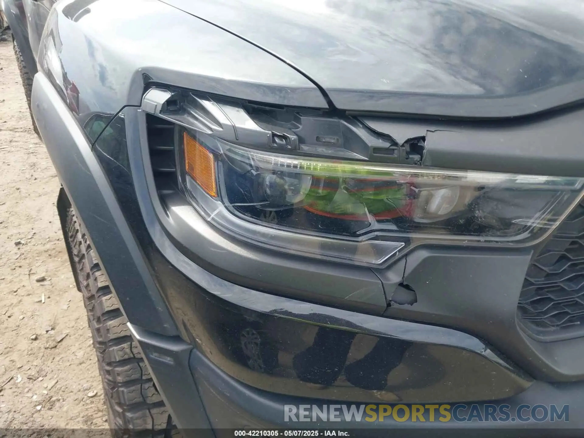 20 Photograph of a damaged car 1C6SRFU97NN112337 RAM 1500 2022