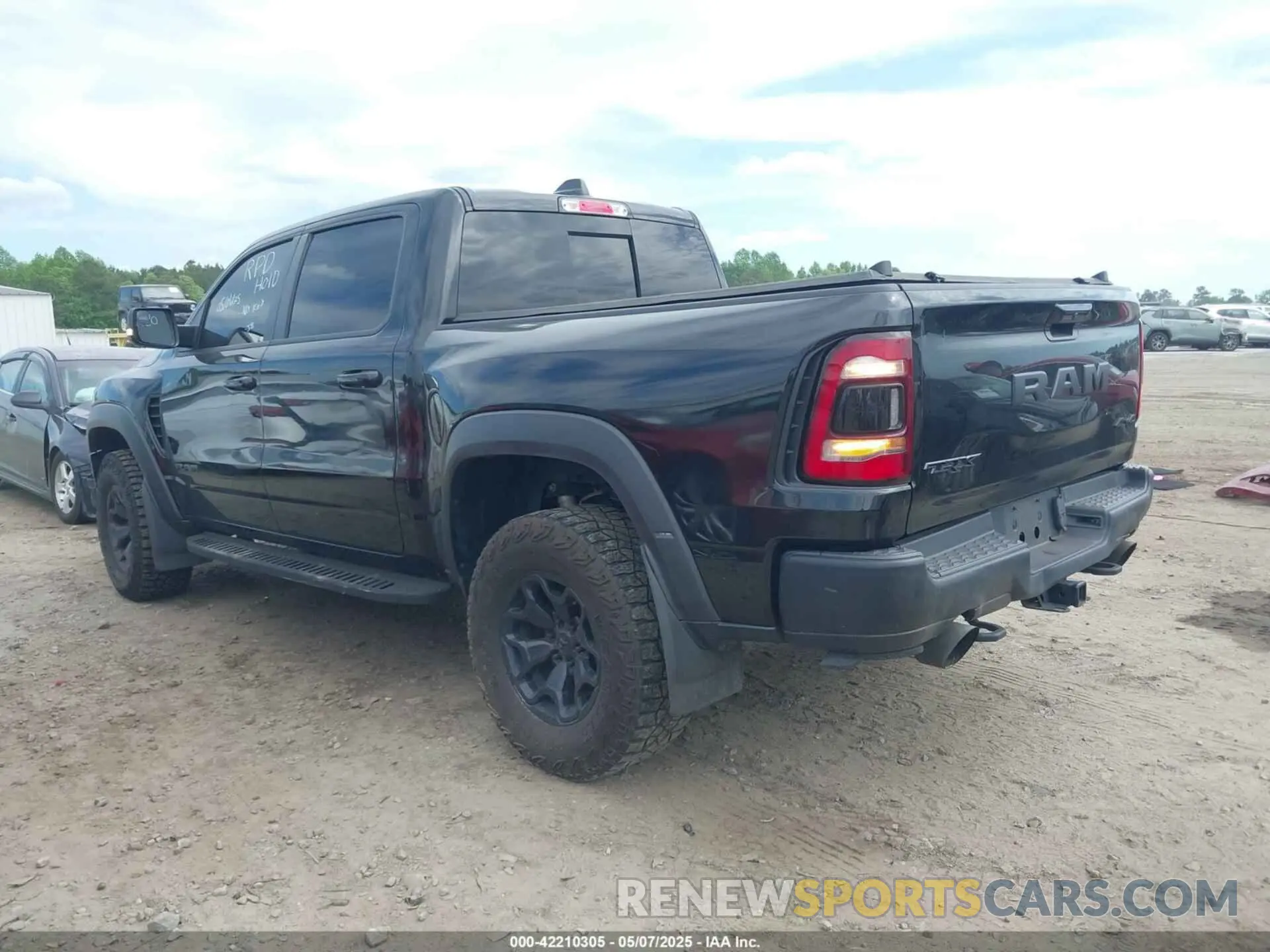 3 Photograph of a damaged car 1C6SRFU97NN112337 RAM 1500 2022