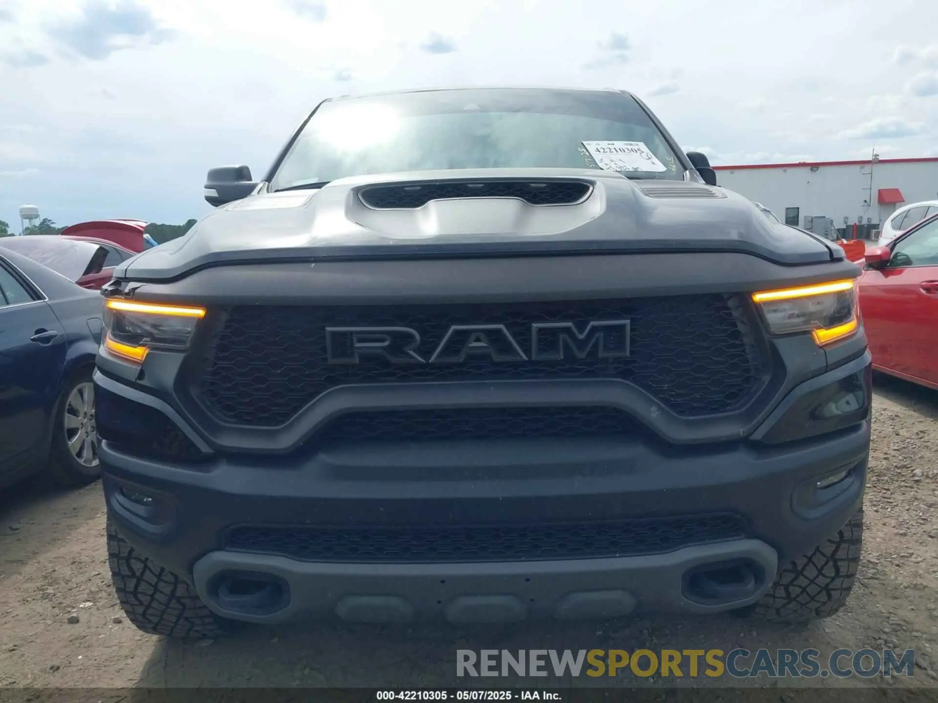 6 Photograph of a damaged car 1C6SRFU97NN112337 RAM 1500 2022