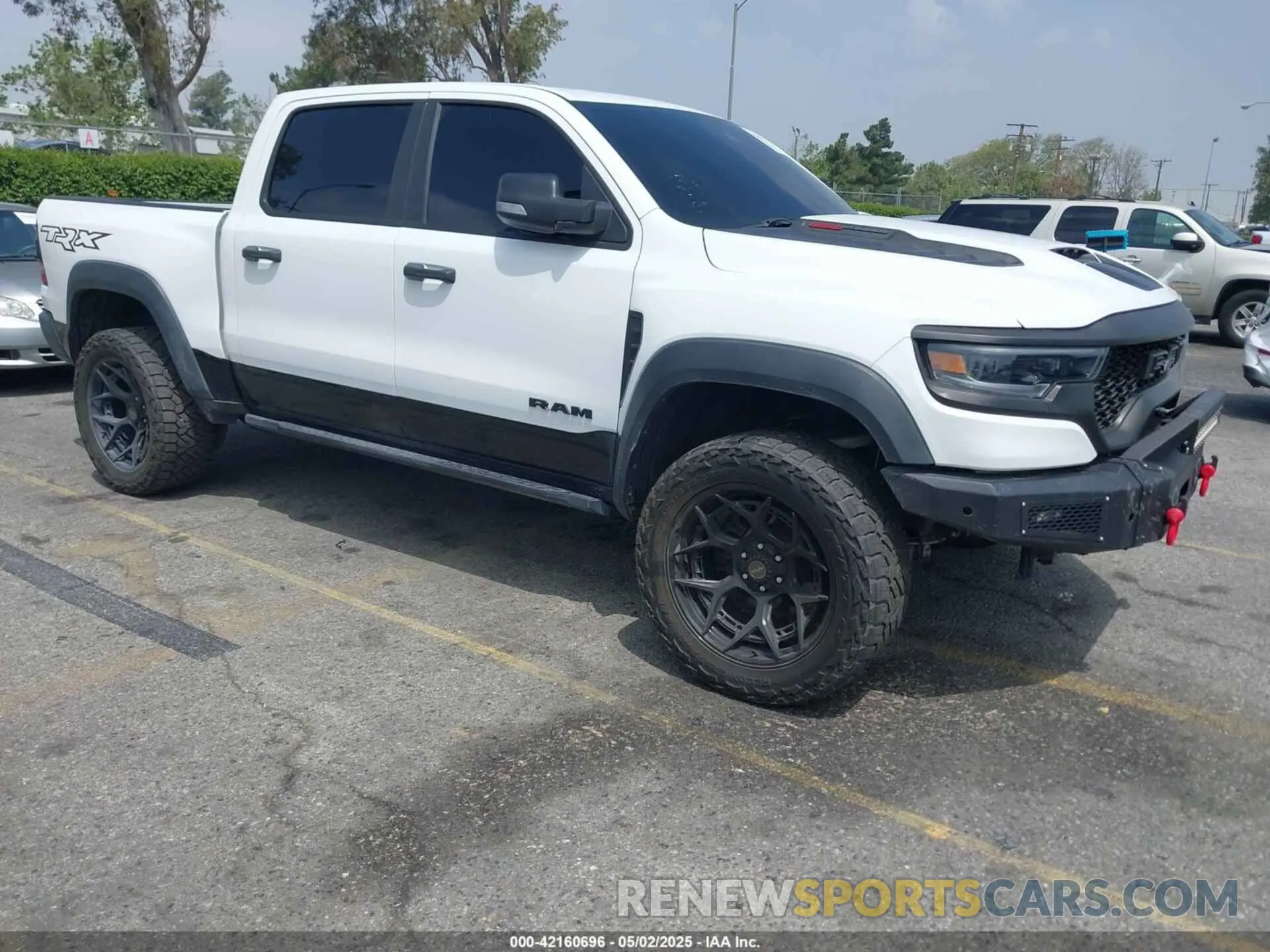 1 Photograph of a damaged car 1C6SRFU97NN168472 RAM 1500 2022