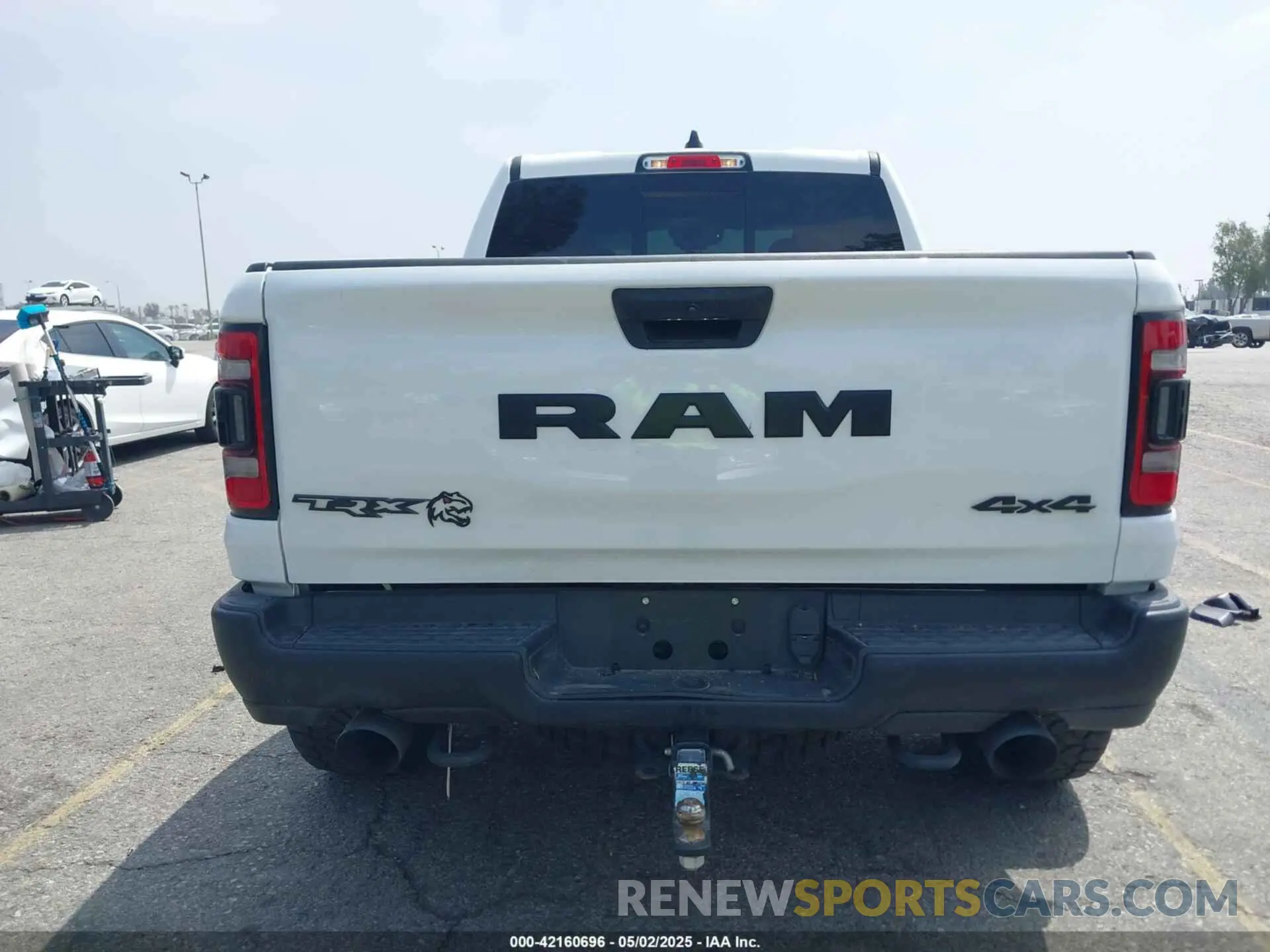 15 Photograph of a damaged car 1C6SRFU97NN168472 RAM 1500 2022