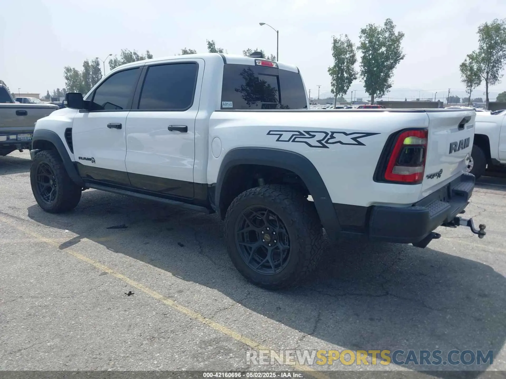 3 Photograph of a damaged car 1C6SRFU97NN168472 RAM 1500 2022