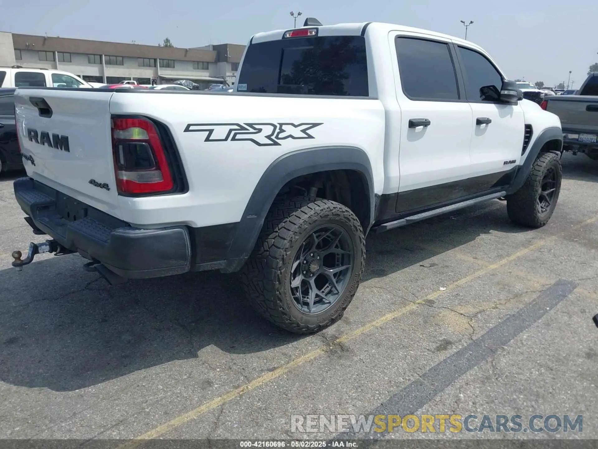 4 Photograph of a damaged car 1C6SRFU97NN168472 RAM 1500 2022