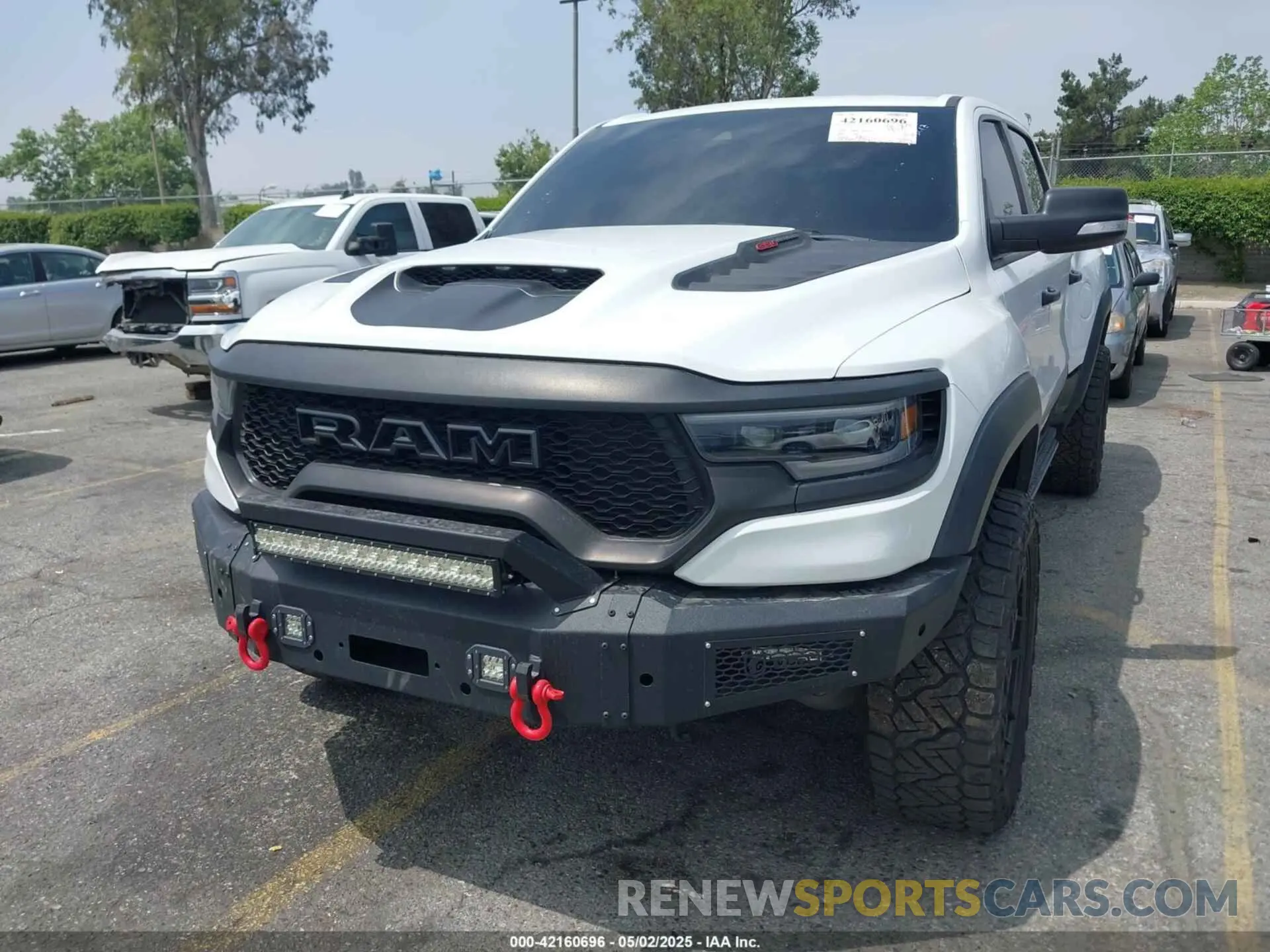 6 Photograph of a damaged car 1C6SRFU97NN168472 RAM 1500 2022