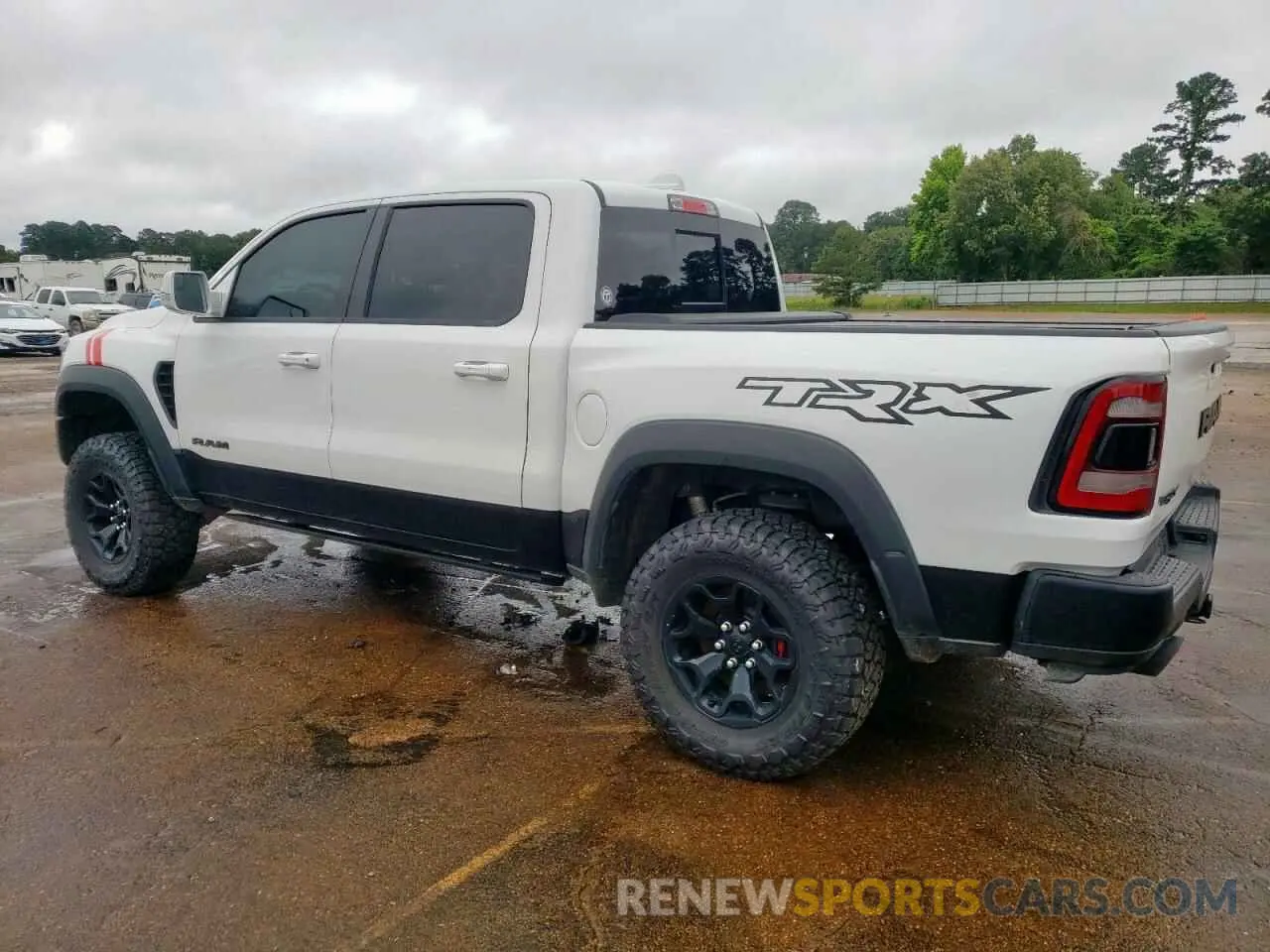 2 Photograph of a damaged car 1C6SRFU98NN370527 RAM 1500 2022