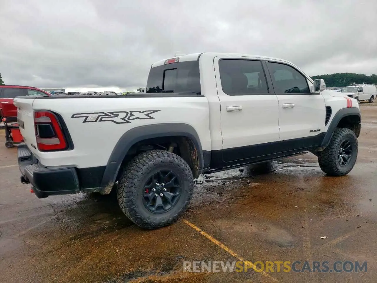 3 Photograph of a damaged car 1C6SRFU98NN370527 RAM 1500 2022