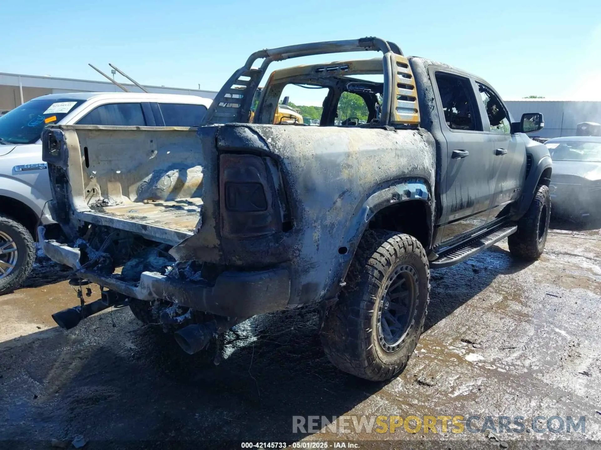 4 Фотография поврежденного автомобиля 1C6SRFU99NN151639 RAM 1500 2022