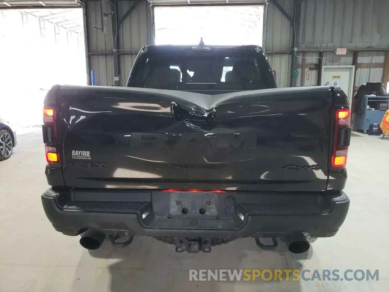 6 Photograph of a damaged car 1C6SRFU99NN320249 RAM 1500 2022