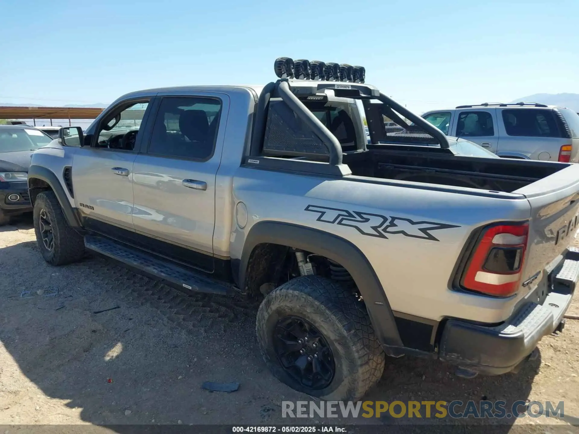 3 Photograph of a damaged car 1C6SRFU99NN357351 RAM 1500 2022