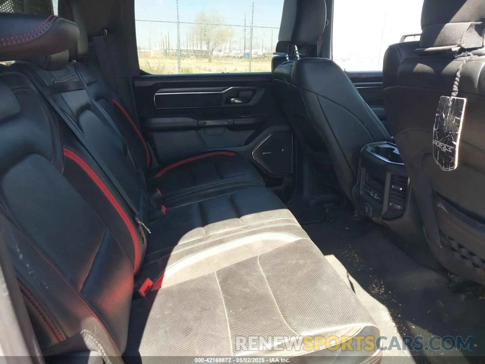 8 Photograph of a damaged car 1C6SRFU99NN357351 RAM 1500 2022