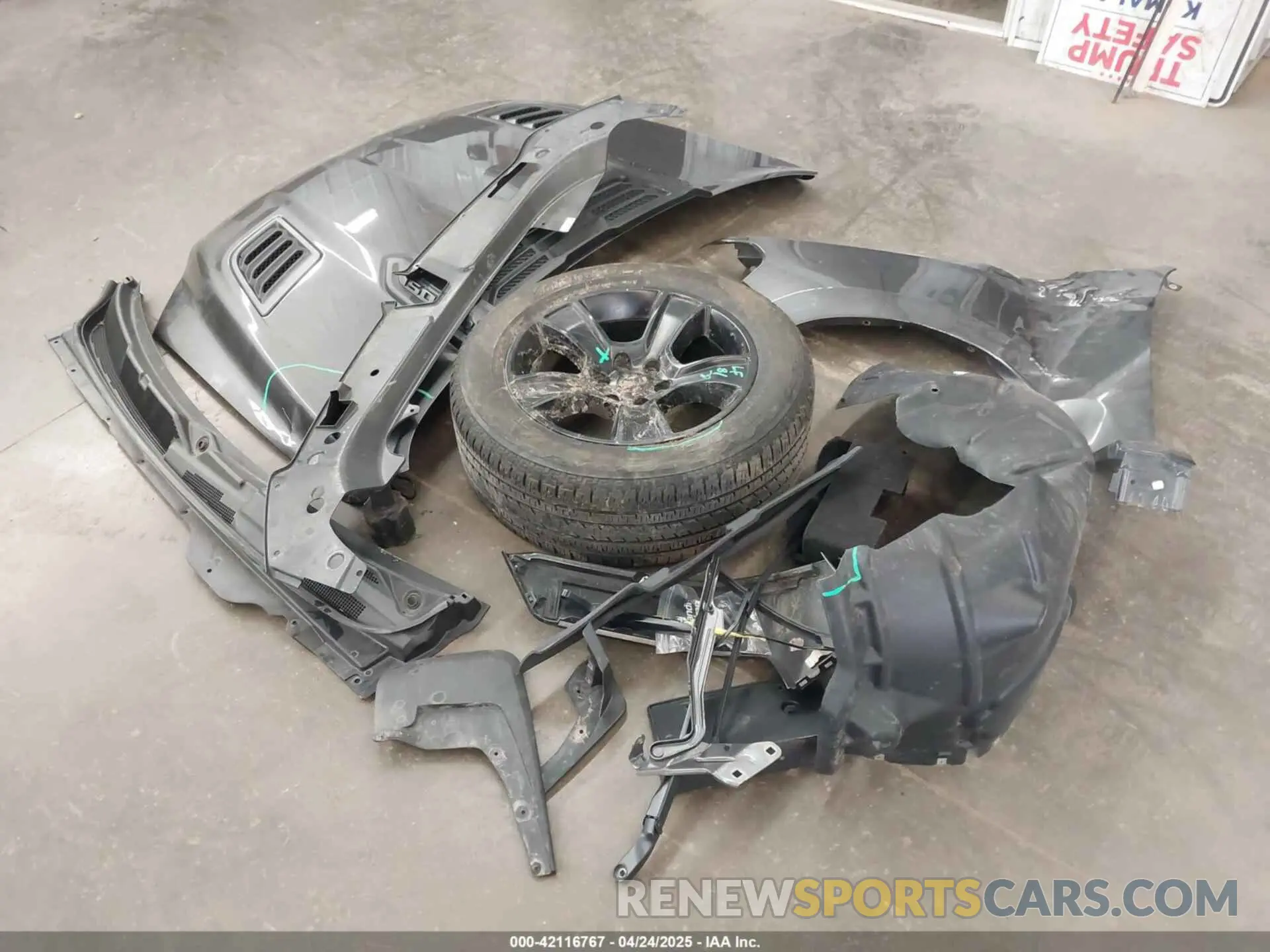 12 Photograph of a damaged car 1C6SRFVT2NN432644 RAM 1500 2022