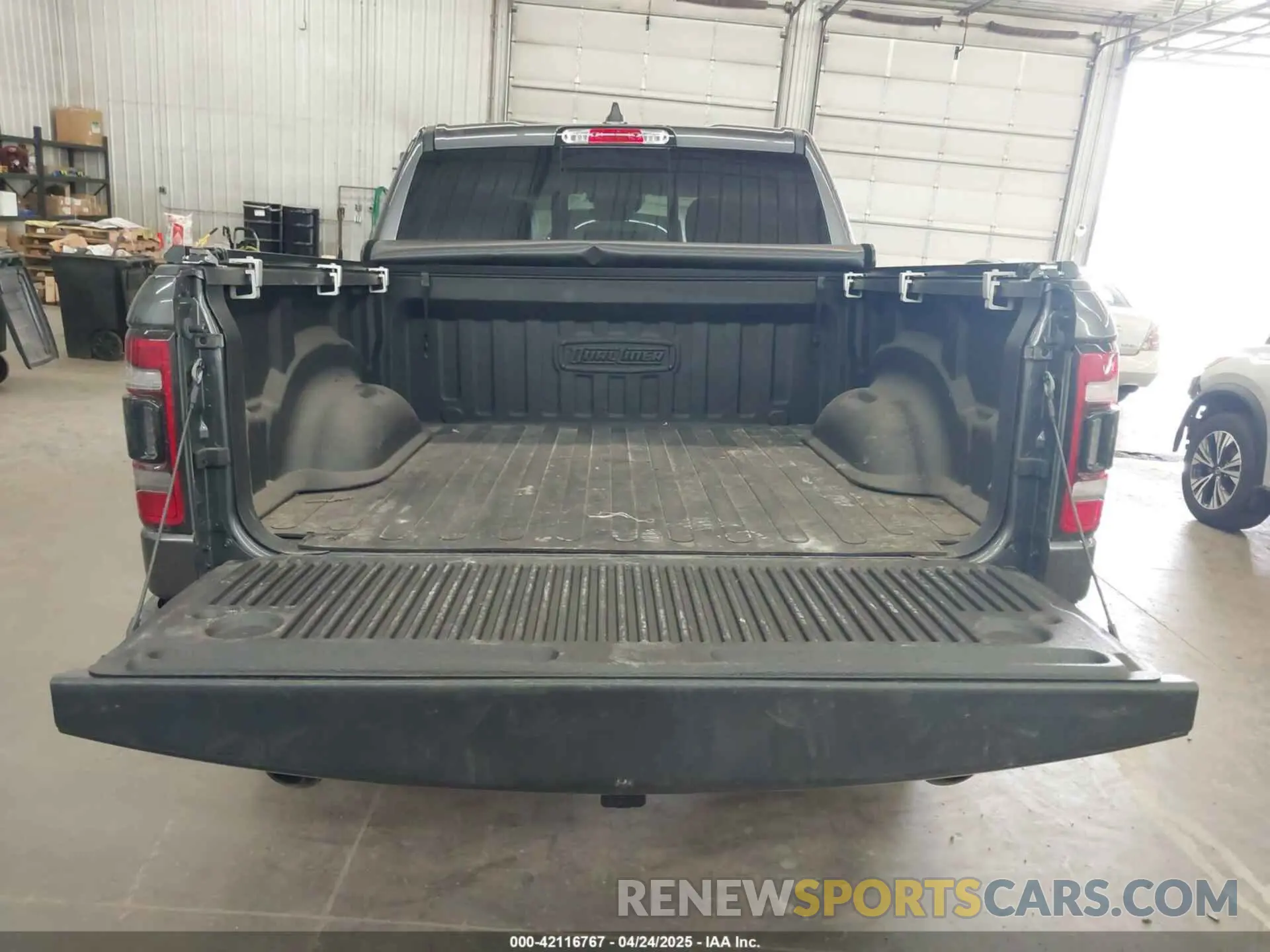 17 Photograph of a damaged car 1C6SRFVT2NN432644 RAM 1500 2022