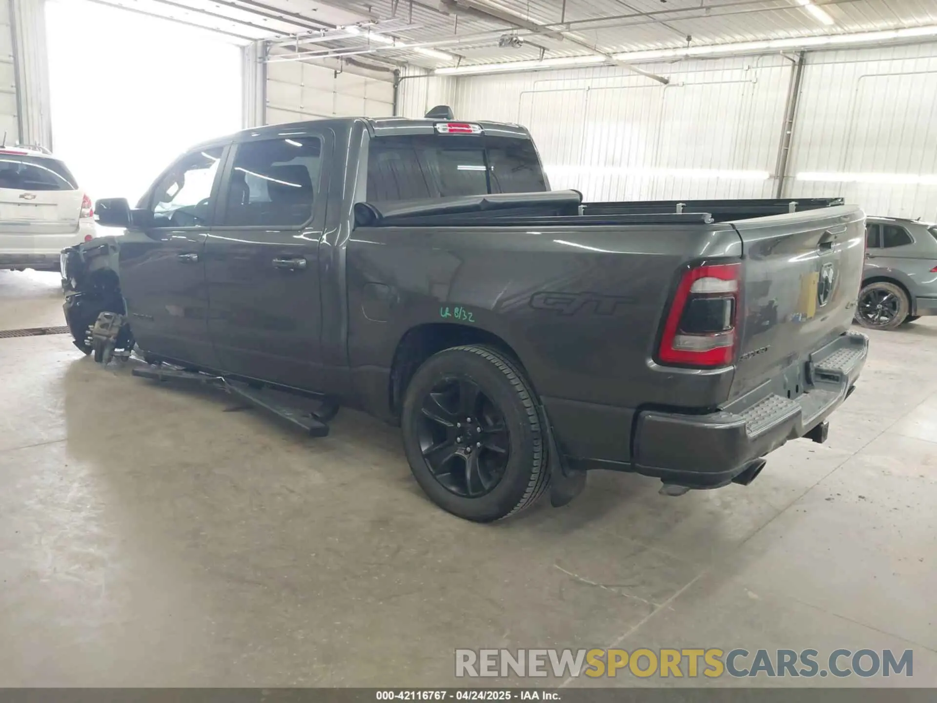 3 Photograph of a damaged car 1C6SRFVT2NN432644 RAM 1500 2022