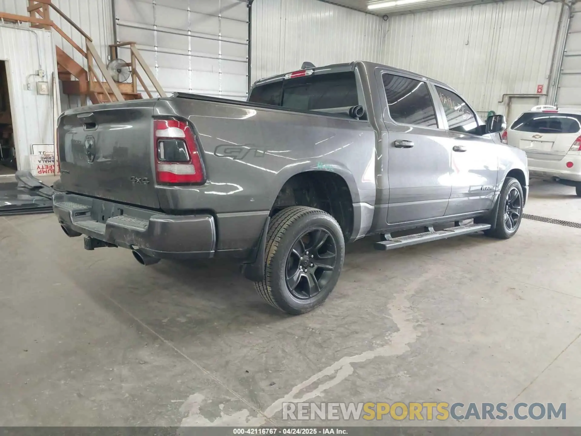 4 Photograph of a damaged car 1C6SRFVT2NN432644 RAM 1500 2022