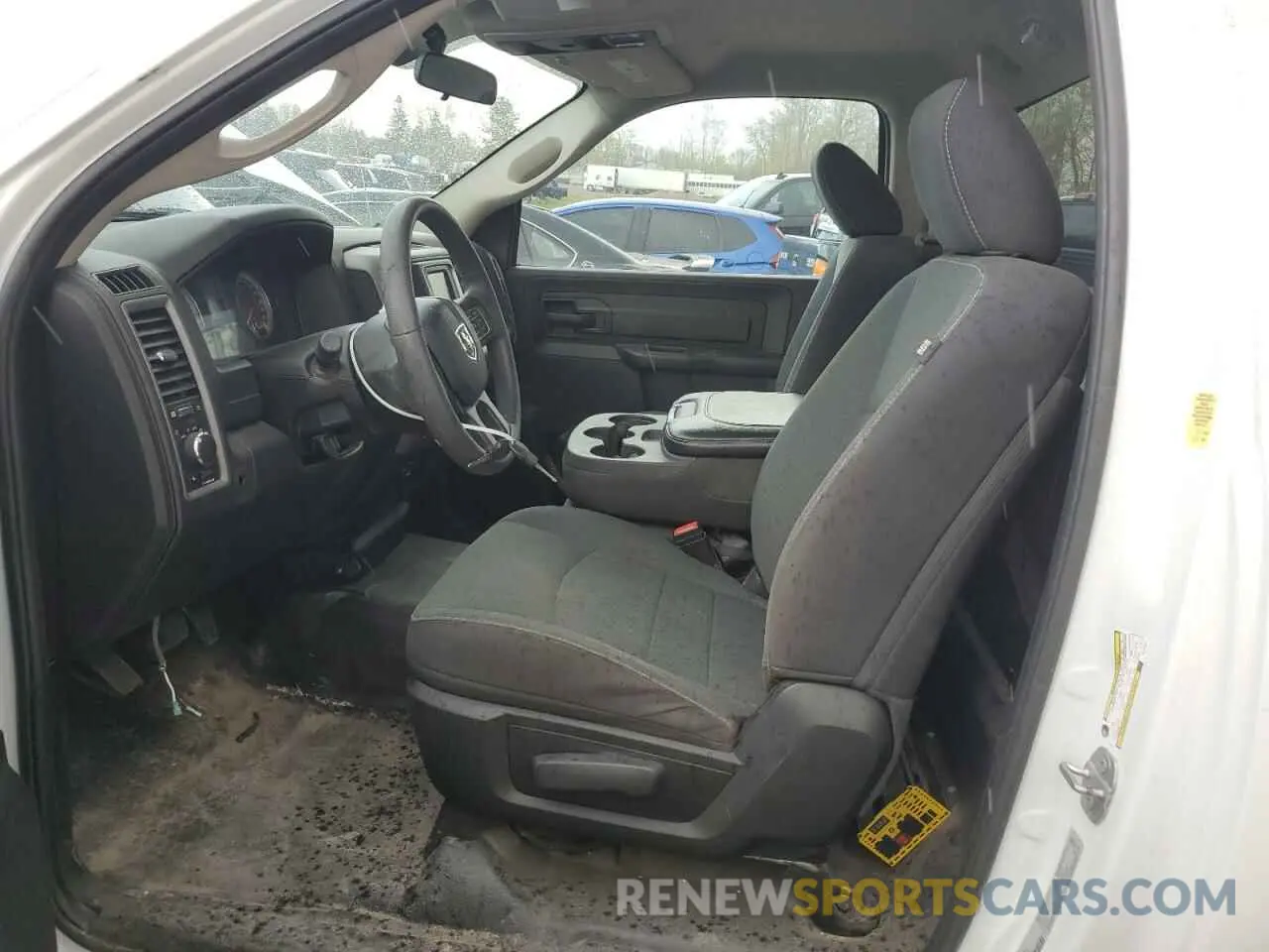 7 Photograph of a damaged car 3C6JR7DG3NG376017 RAM 1500 2022