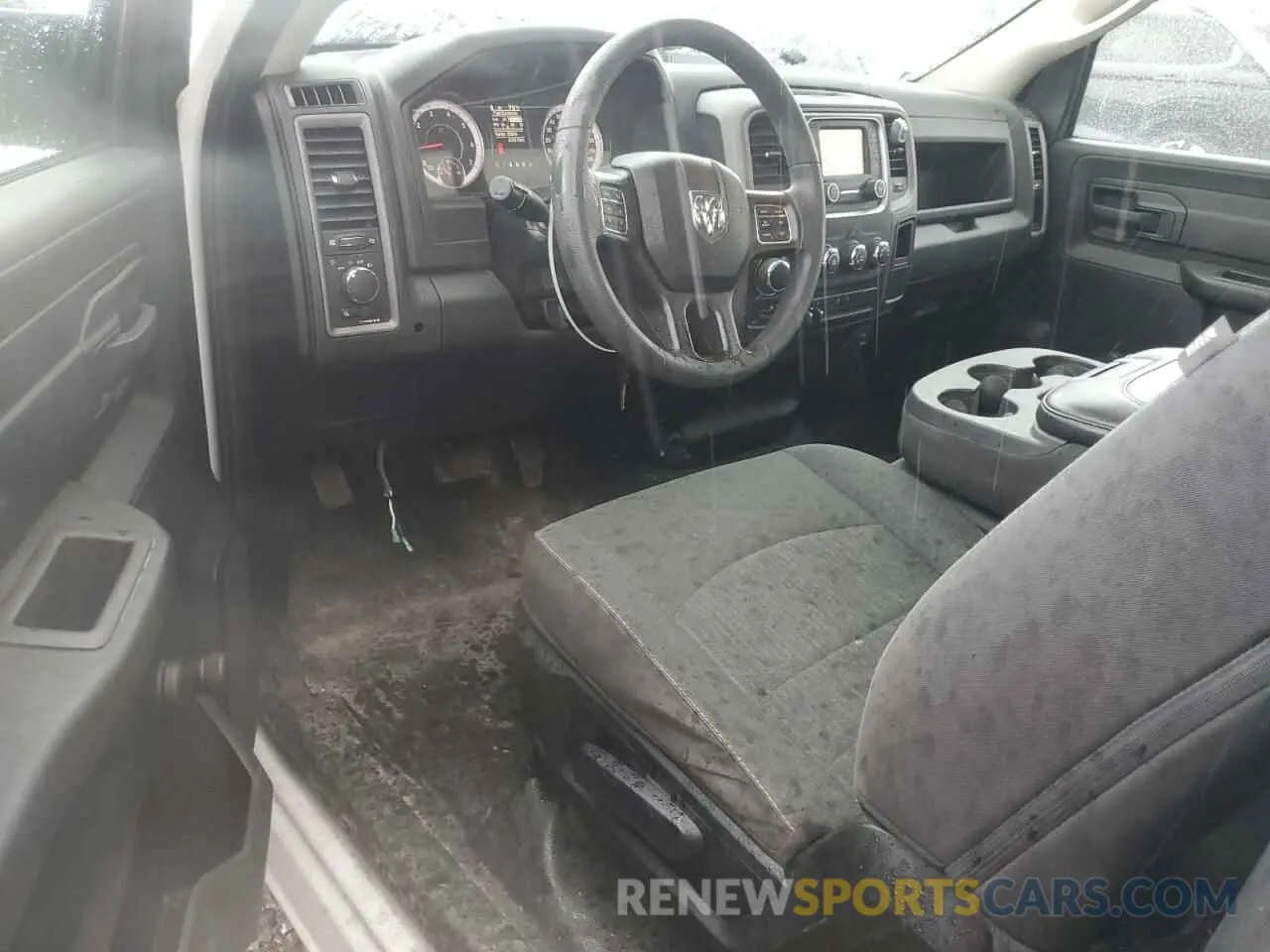 8 Photograph of a damaged car 3C6JR7DG3NG376017 RAM 1500 2022