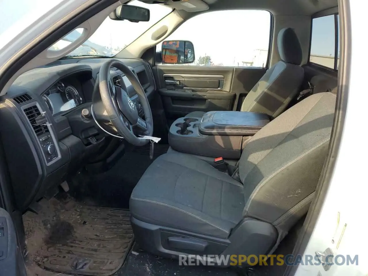 7 Photograph of a damaged car 3C6JR7DT7NG427399 RAM 1500 2022
