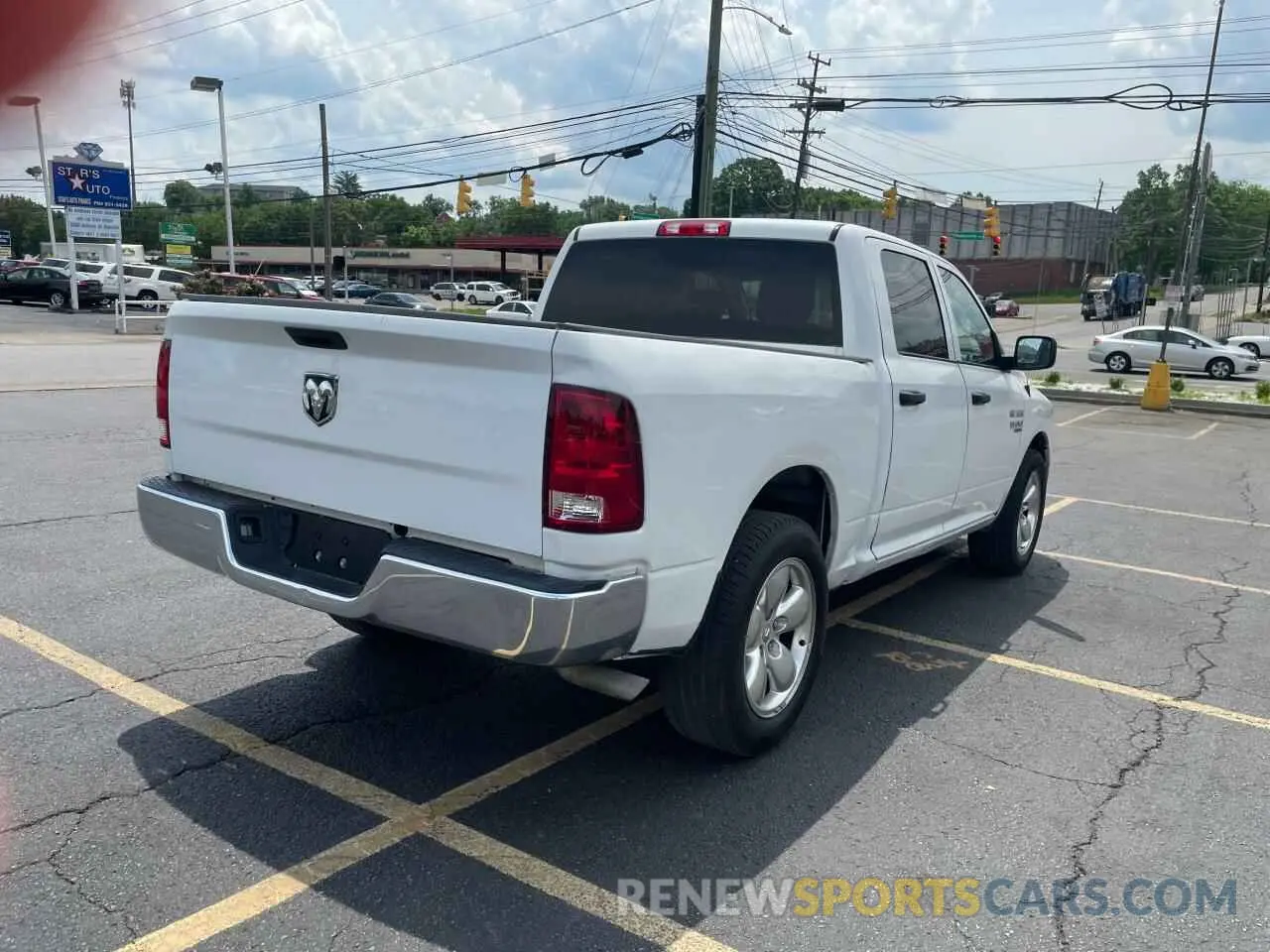 4 Photograph of a damaged car 3C6RR6KG0NG210652 RAM 1500 2022