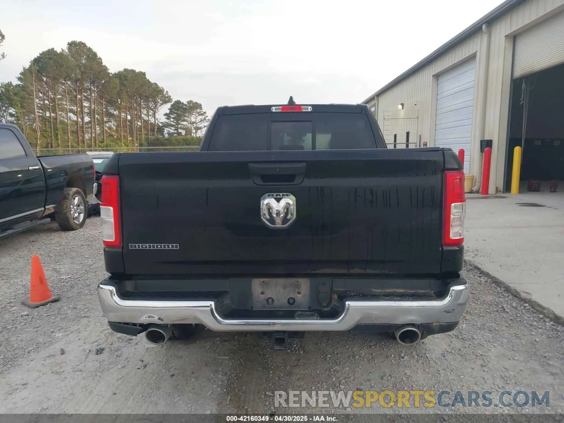 16 Photograph of a damaged car 1C6RREFT3PN543679 RAM 1500 2023