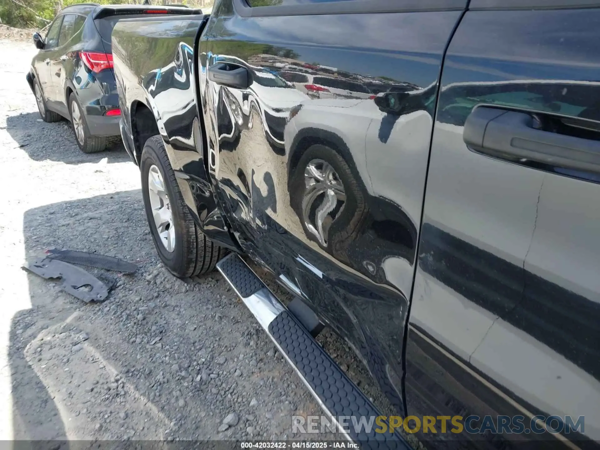 6 Photograph of a damaged car 1C6RREFT4PN619667 RAM 1500 2023