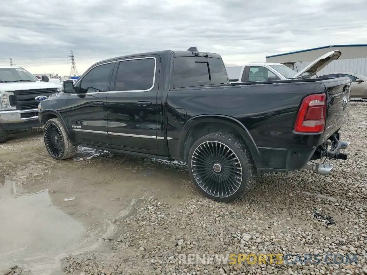 2 Photograph of a damaged car 1C6RREHTXPN604684 RAM 1500 2023