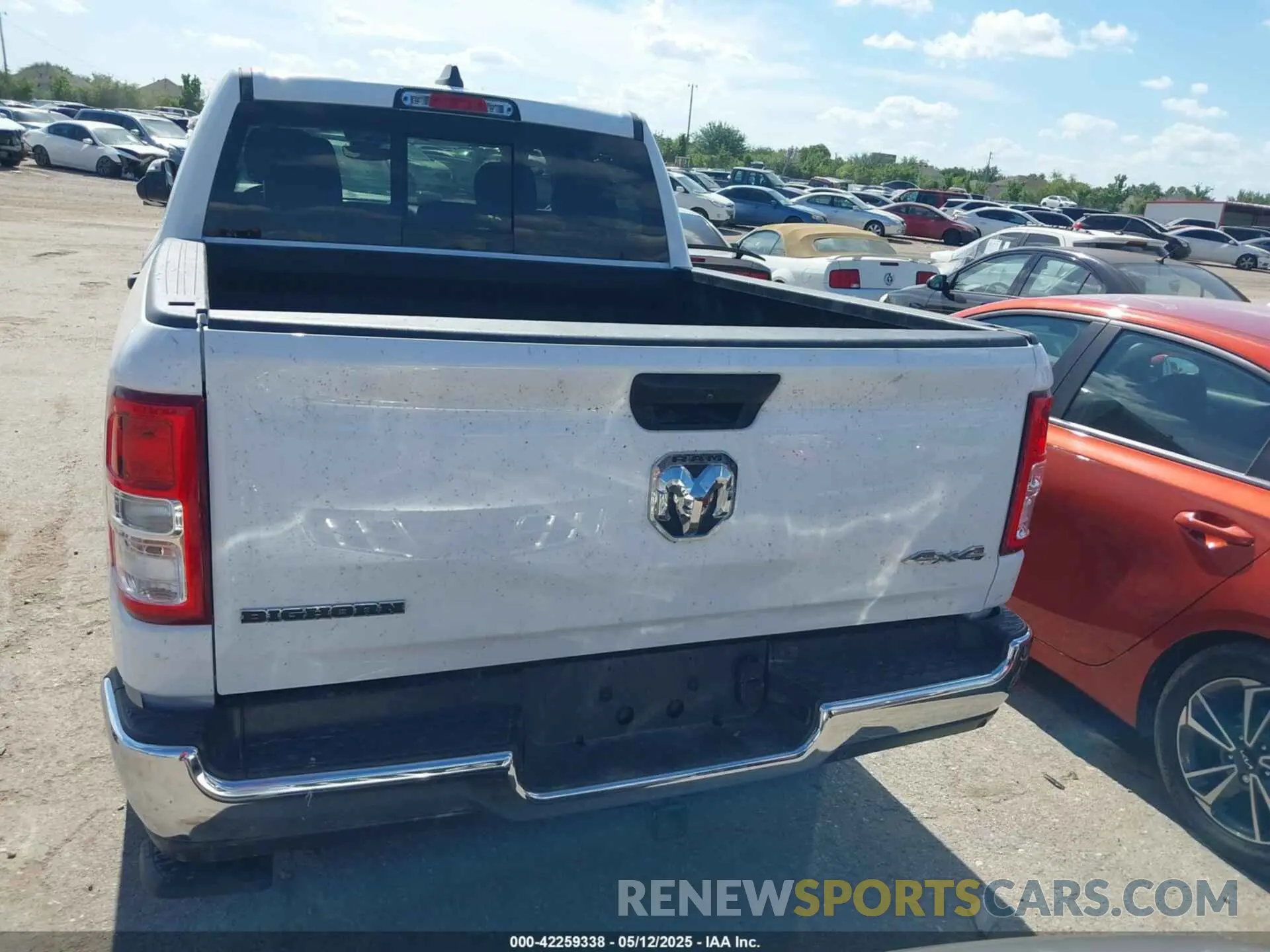 16 Photograph of a damaged car 1C6RRFFG2PN649047 RAM 1500 2023