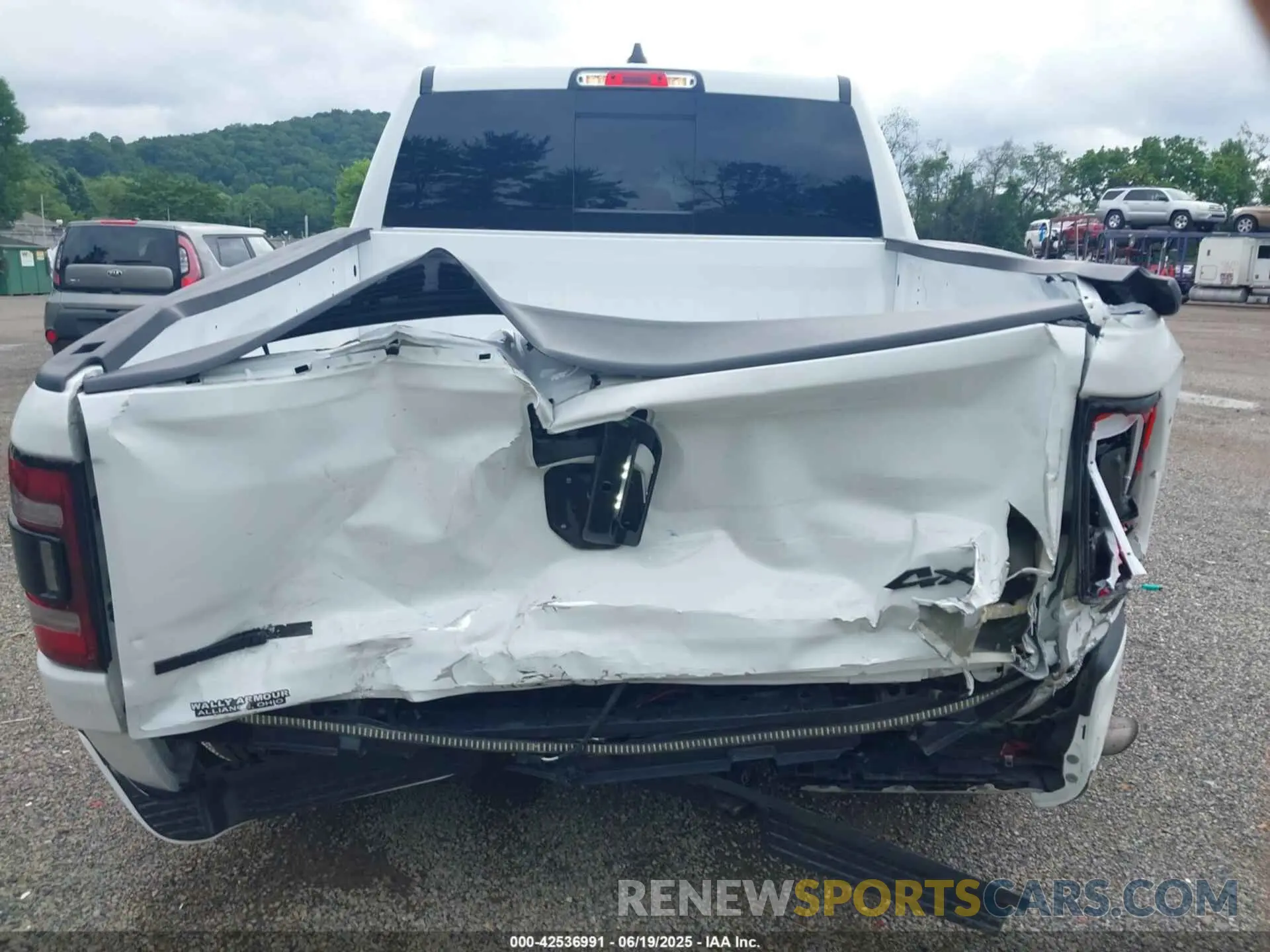 16 Photograph of a damaged car 1C6RRFFG6PN699322 RAM 1500 2023