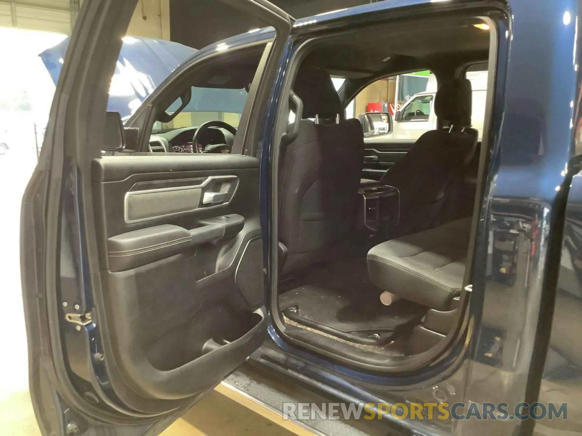 8 Фотография поврежденного автомобиля 1C6RRFFG7PN570733 RAM 1500 2023