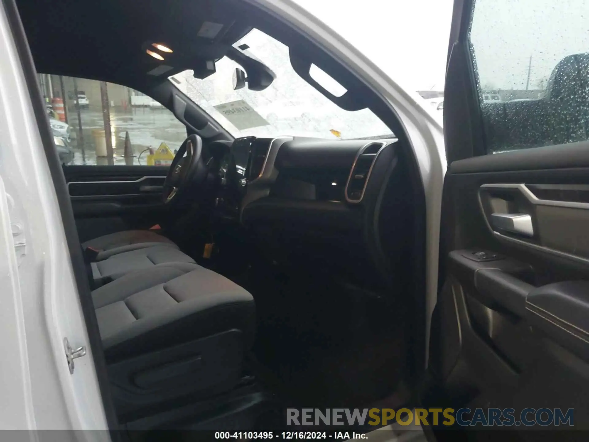 5 Photograph of a damaged car 1C6RRFFG7PN698664 RAM 1500 2023
