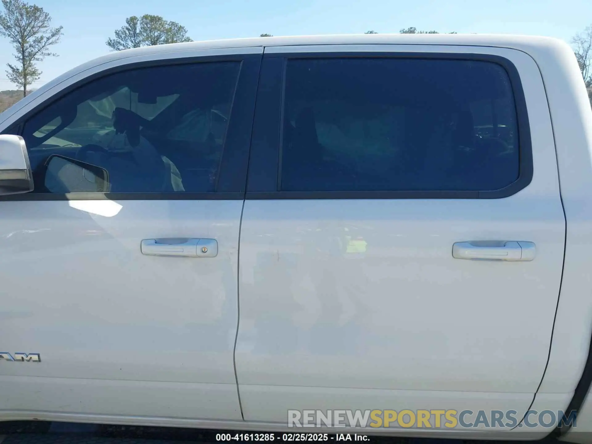 15 Photograph of a damaged car 1C6RRFFGXPN520294 RAM 1500 2023