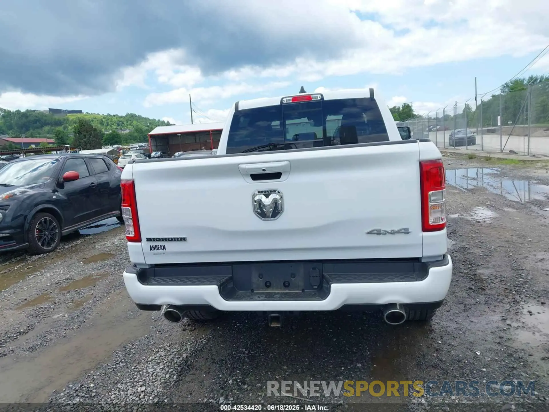 16 Photograph of a damaged car 1C6SRFFT7PN704929 RAM 1500 2023