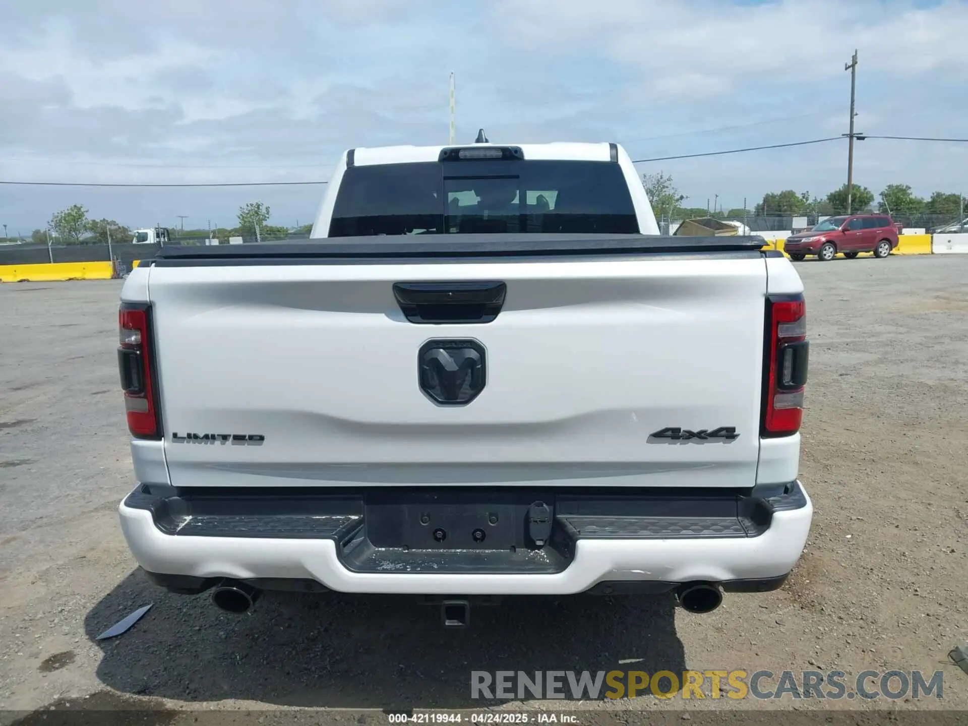 16 Photograph of a damaged car 1C6SRFHT0PN581813 RAM 1500 2023