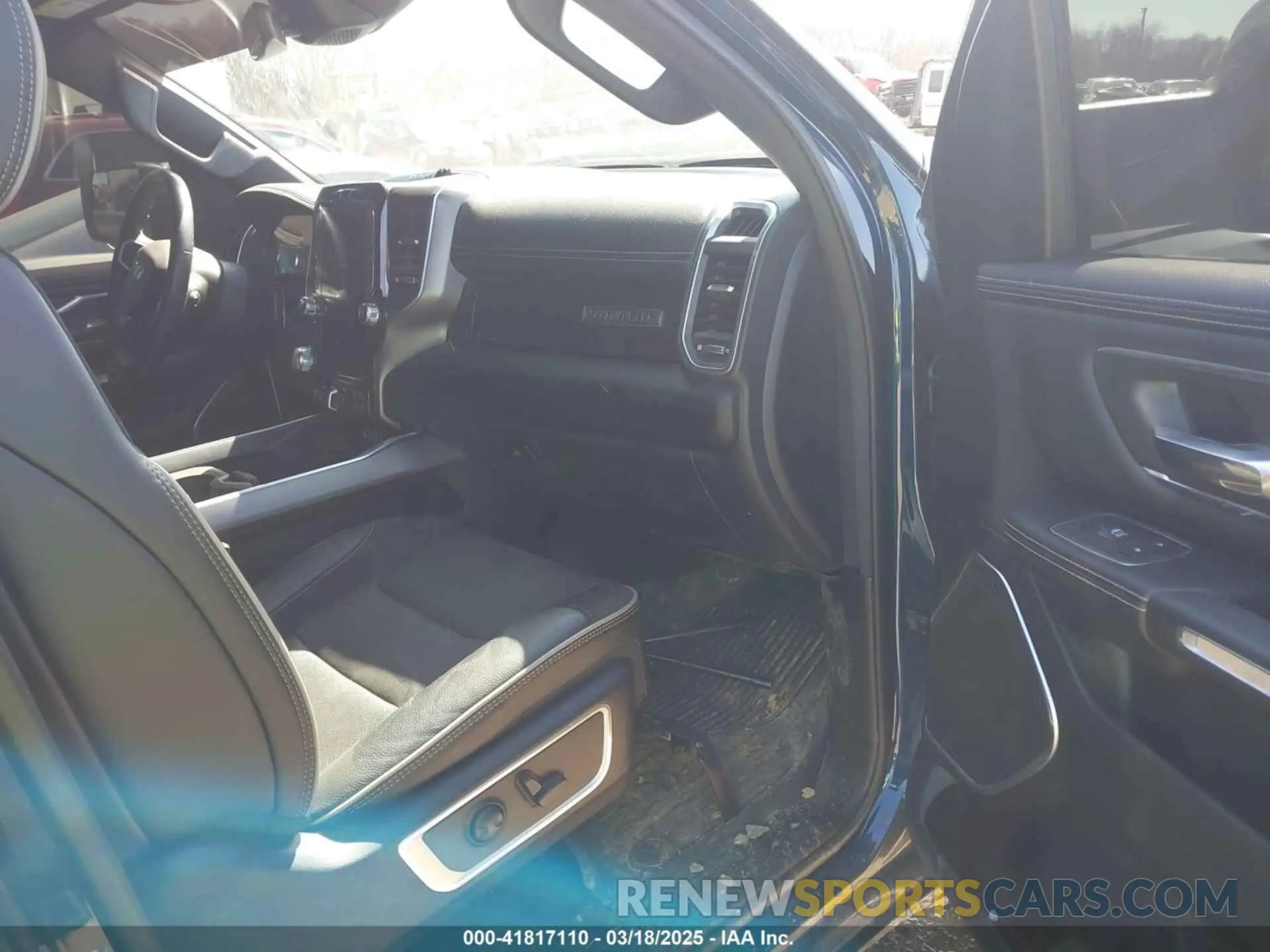 5 Photograph of a damaged car 1C6SRFJMXPN549423 RAM 1500 2023