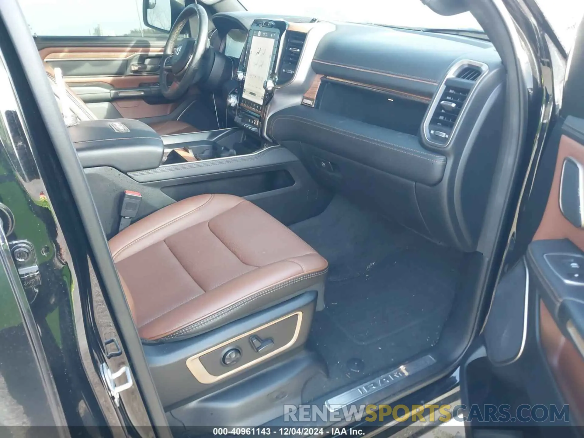 5 Photograph of a damaged car 1C6SRFKM4PN514004 RAM 1500 2023